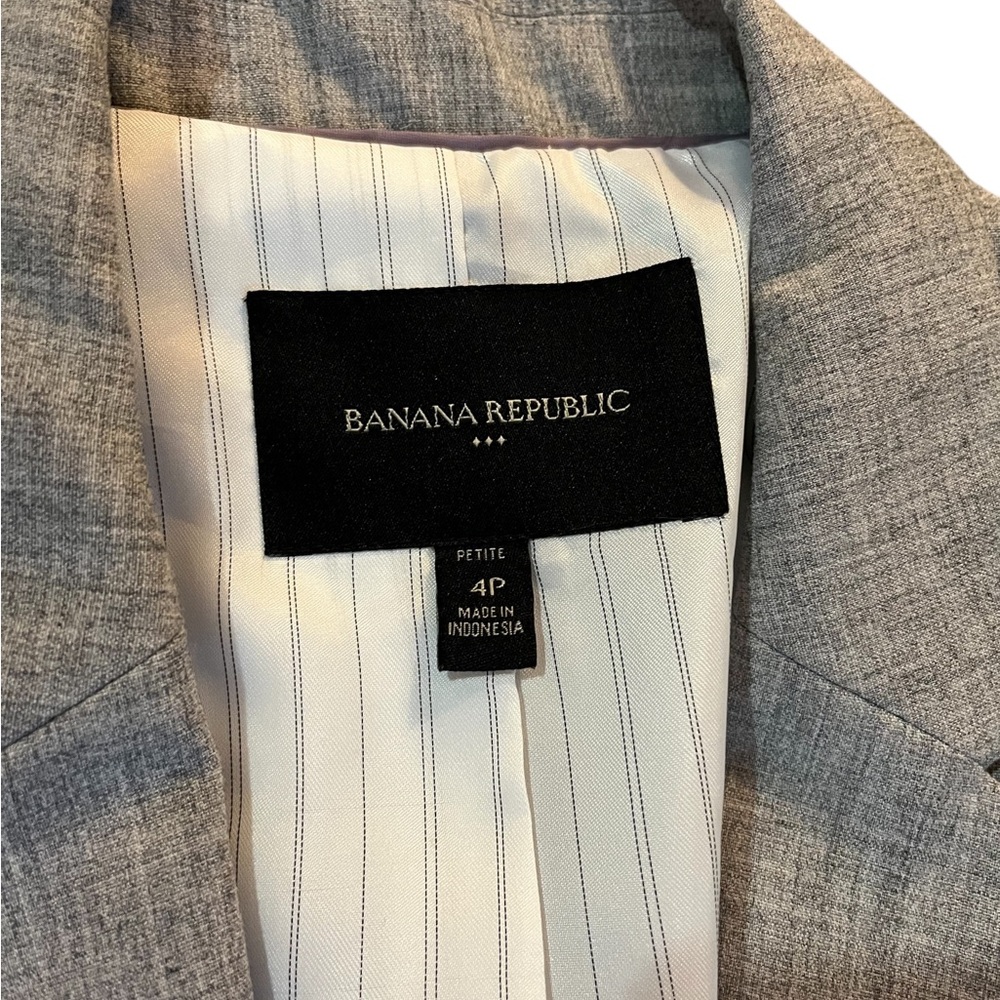 Banana Republic Elegant Light Gray Fitted Blazer, size 4P - Picture 5 of 6
